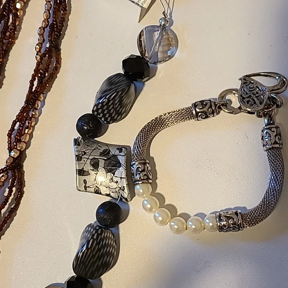 Jewlery and Craft Beads Bundle, Beads, and Necklaces - Picture 6 of 16